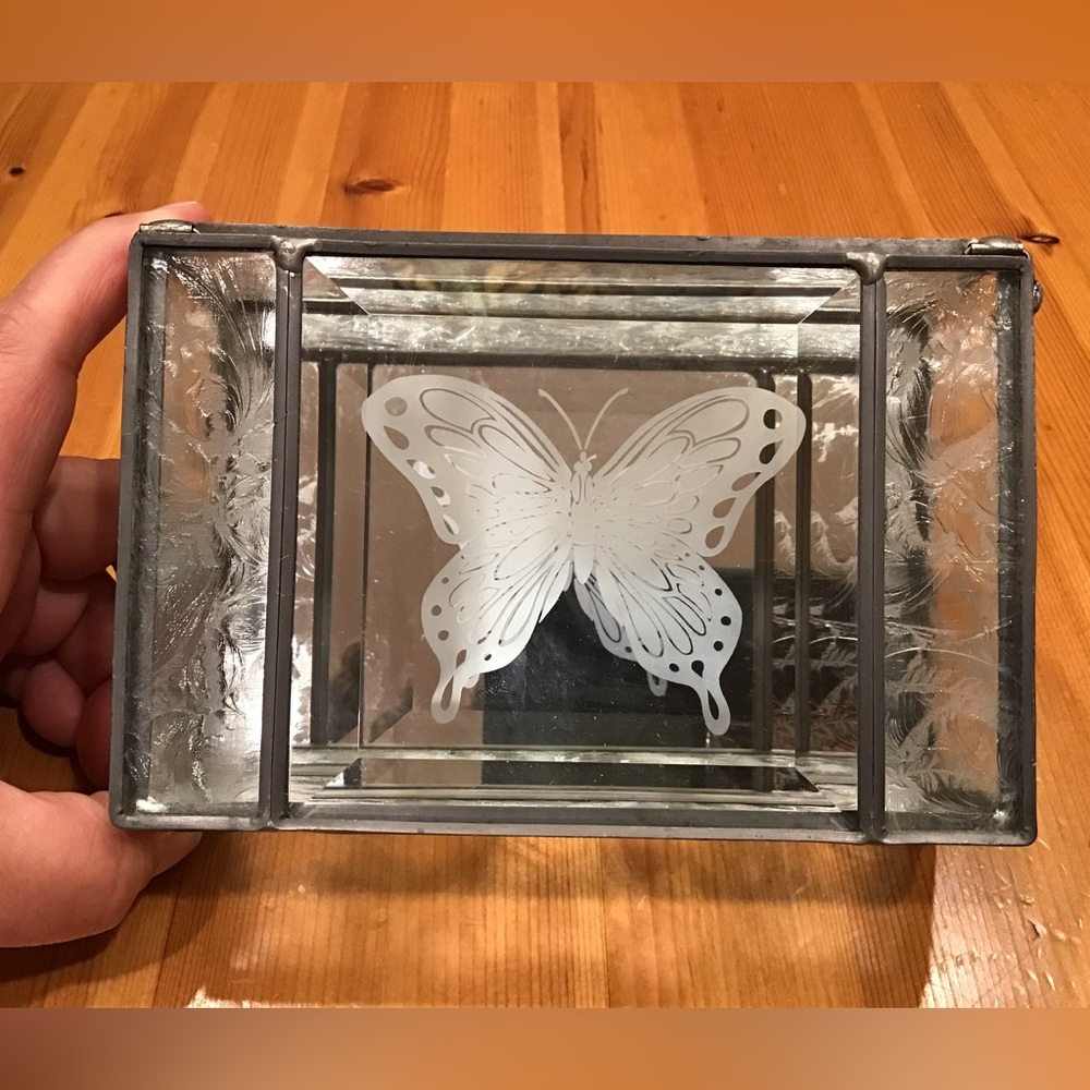 VINTAGE BEVELED GLASS BUTTERFLY JEWELRY TRINKET TREASURE BOX MIRRORED - Picture 4 of 14